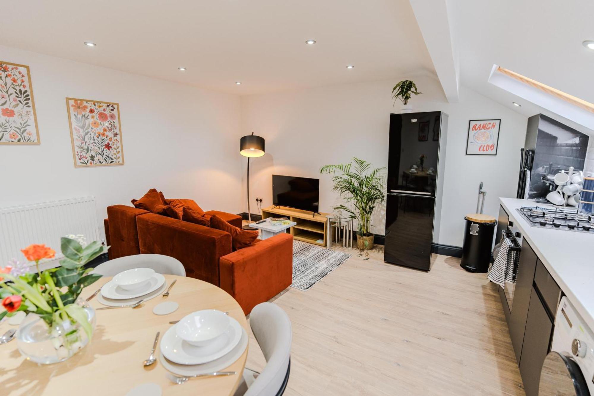 Stunning Skyview 2br Flat , Fast Wifi - Away From Apartment *