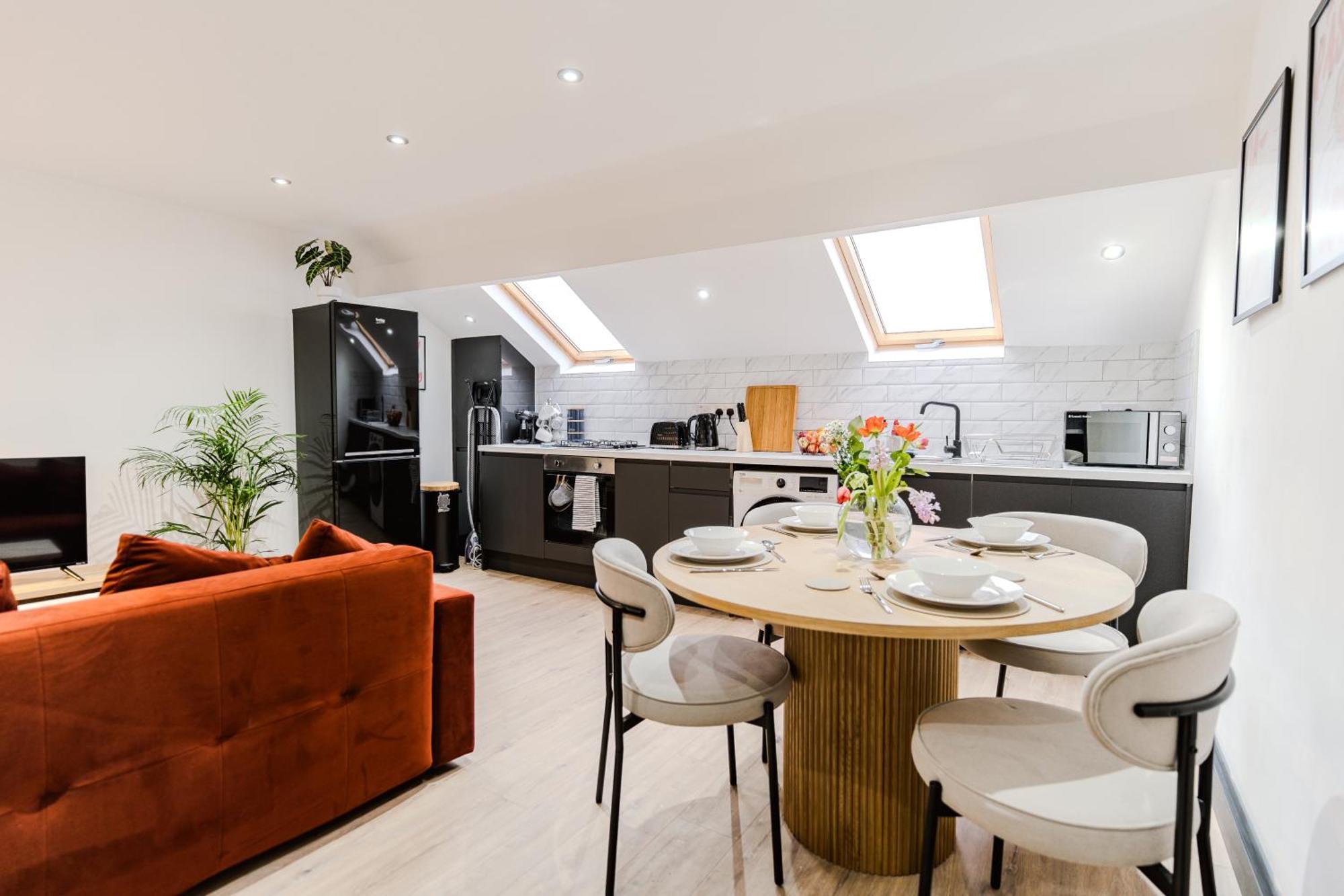 Stunning Skyview 2br Flat , Fast Wifi - Away From