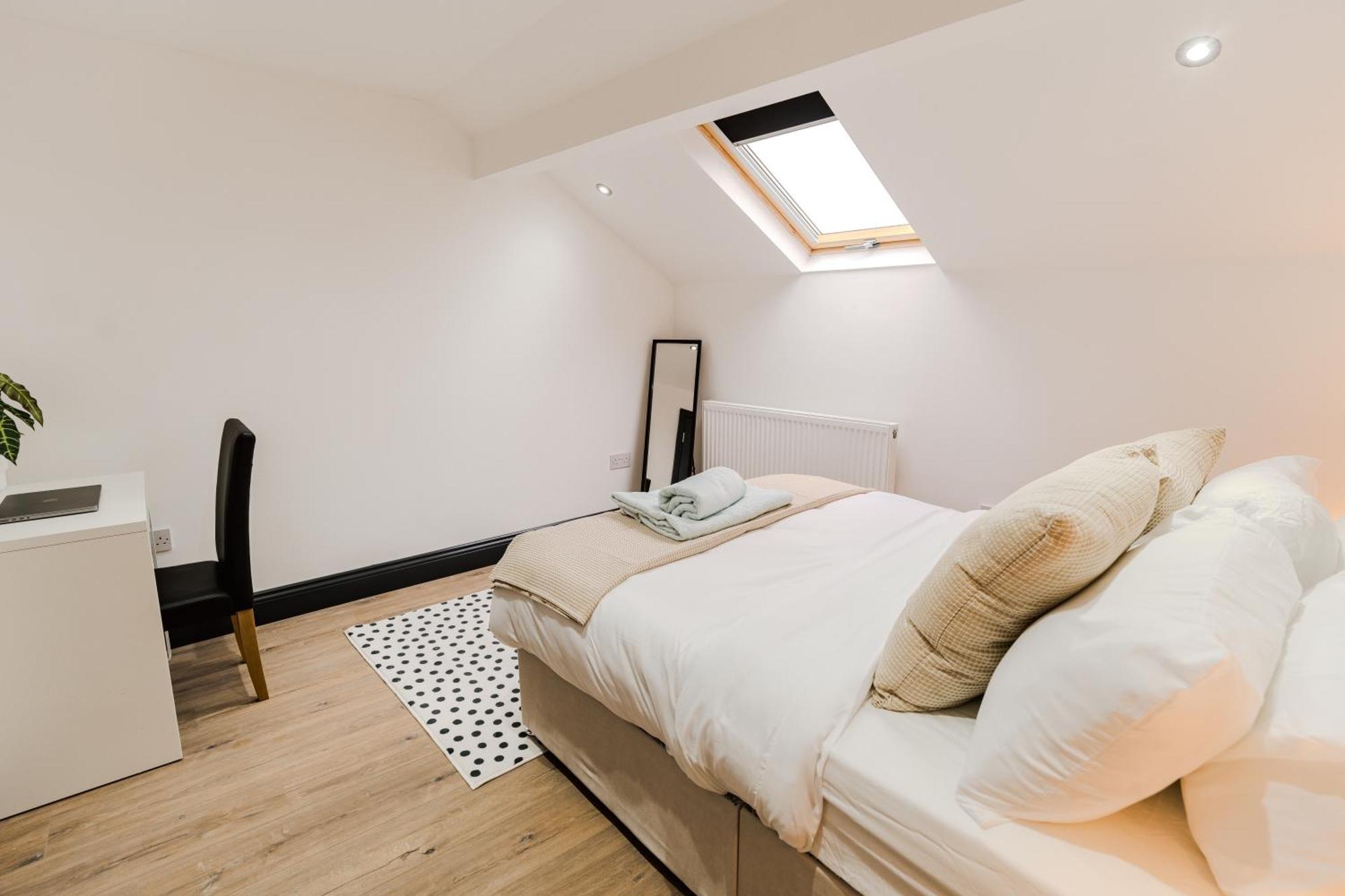 Stunning Skyview 2br Flat , Fast Wifi - Away From Apartment Leeds (West Yorkshire)